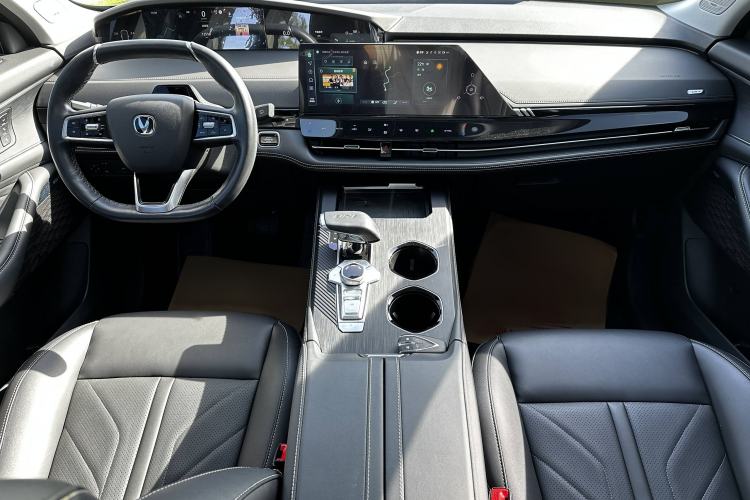Used CHANGAN UNI-K 2023 2.0T Two-Wheel Drive Enjoyment Version Interior 3