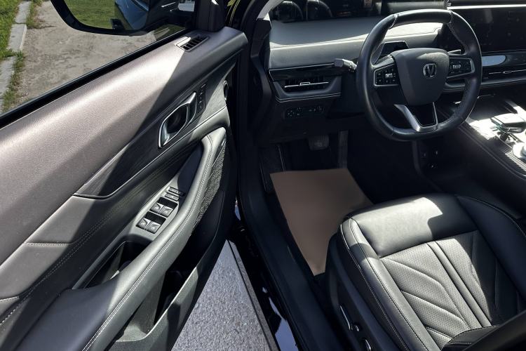 Used CHANGAN UNI-K 2023 2.0T Two-Wheel Drive Enjoyment Version Interior 7