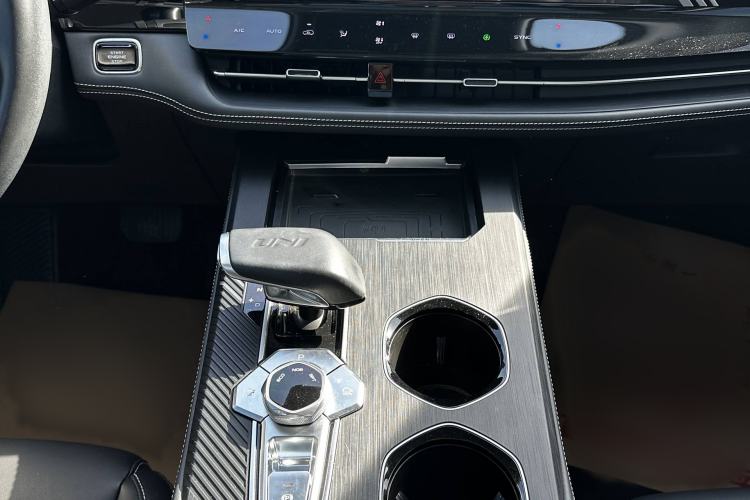 Used CHANGAN UNI-K 2023 2.0T Two-Wheel Drive Enjoyment Version Interior 8