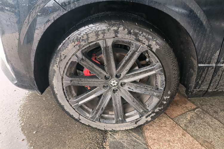 Used CHANGAN UNI-K 2023 2.0T All-Wheel-Drive Enjoyment Version Left Front Wheel Hub