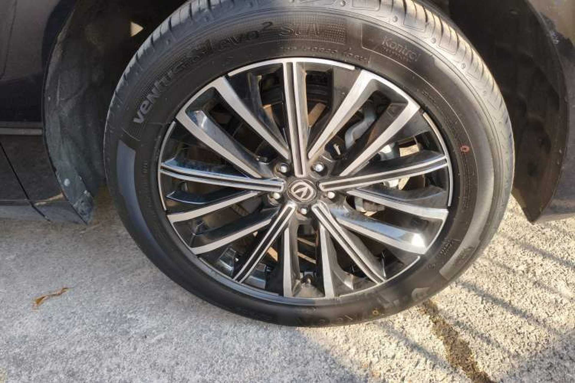 Used CHANGAN UNI-K 2023 2.0T Two-Wheel Drive YueShang Trim Right Front Wheel Hub