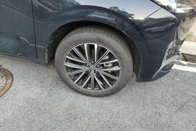Used CHANGAN UNI-K 2023 2.0T Two-Wheel Drive Enjoyment Version Right Front Wheel Hub