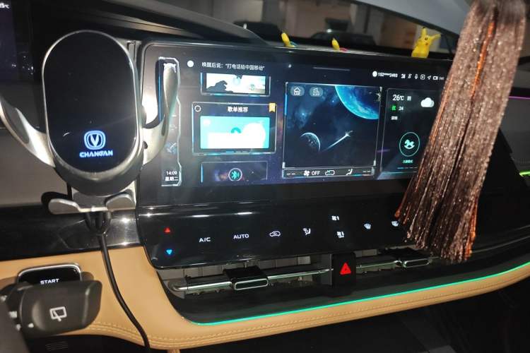 Used CHANGAN UNI-K 2023 2.0T Two-Wheel Drive Enjoyment Version Audio And AC Panel