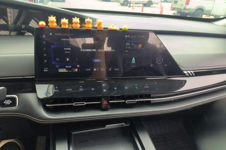 Used CHANGAN UNI-K 2023 2.0T Two-Wheel Drive Yue Ling Trim Audio And AC Panel