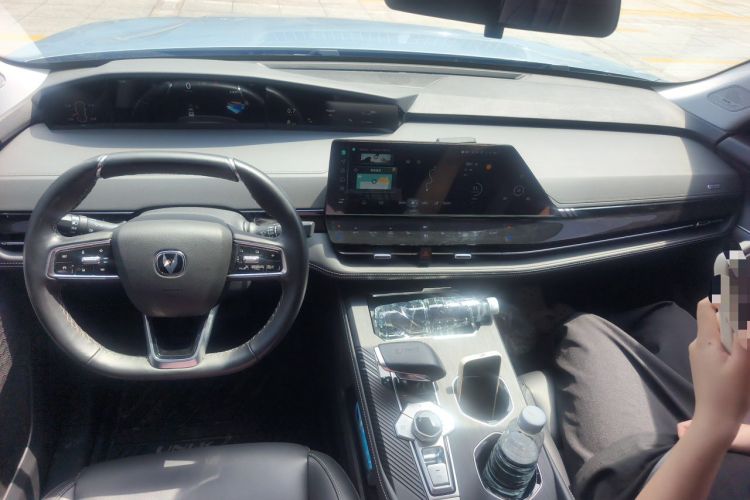 Used CHANGAN UNI-K 2023 2.0T Two-Wheel Drive Enjoyment Version Center Console