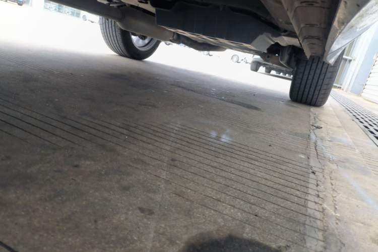 Used CHANGAN UNI-K 2023 2.0T Two-Wheel Drive Yue Ling Trim Chassis Front Left