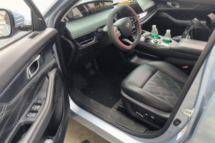 Used CHANGAN UNI-K 2023 2.0T Two-Wheel Drive Yue Ling Trim Driver Seat