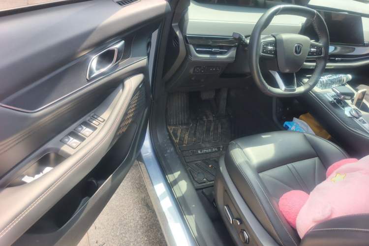 Used CHANGAN UNI-K 2023 2.0T Two-Wheel Drive Enjoyment Version Driver Seat