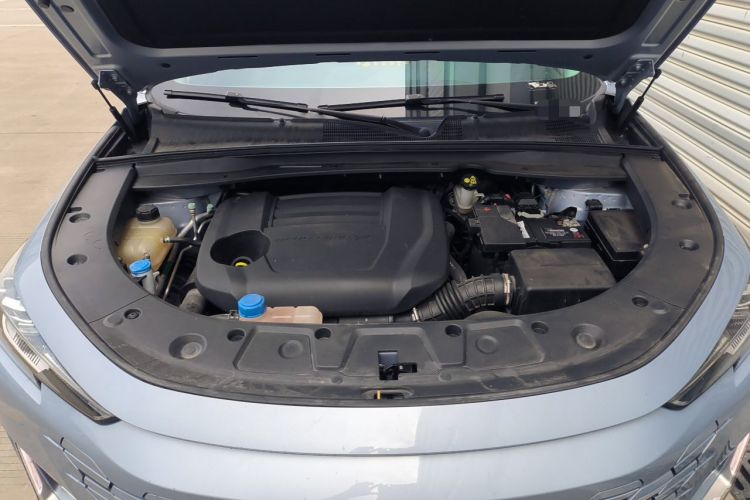 Used CHANGAN UNI-K 2023 2.0T Two-Wheel Drive Yue Ling Trim Engine Bay
