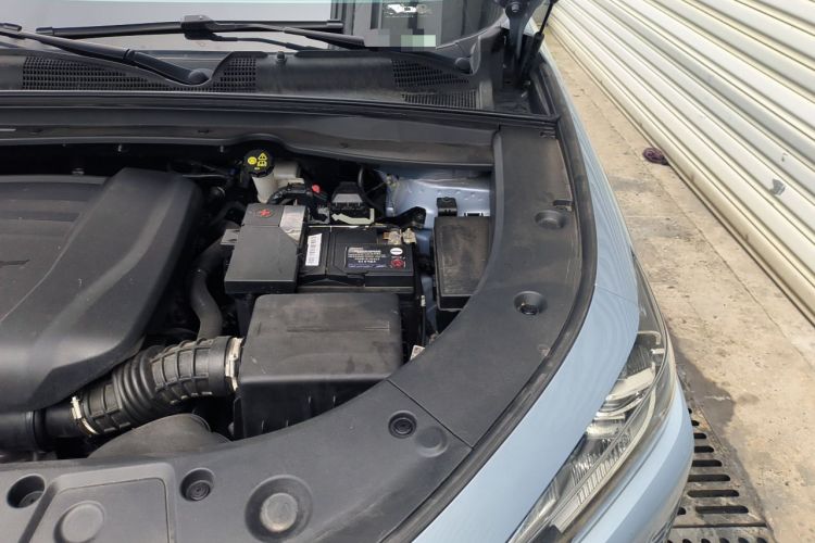 Used CHANGAN UNI-K 2023 2.0T Two-Wheel Drive Yue Ling Trim Engine Bay Left