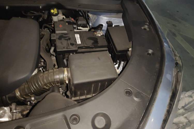 Used CHANGAN UNI-K 2023 2.0T Two-Wheel Drive Yue Ling Trim Engine Bay Left