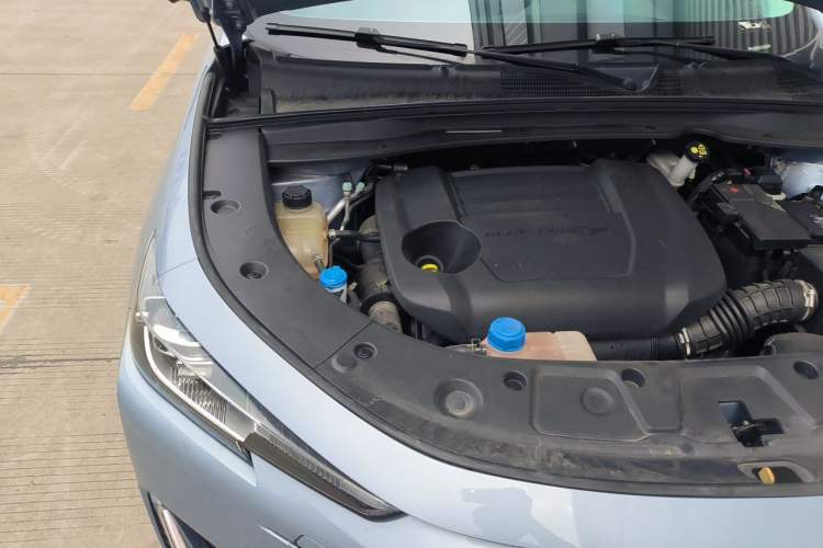 Used CHANGAN UNI-K 2023 2.0T Two-Wheel Drive Yue Ling Trim Engine Bay Right