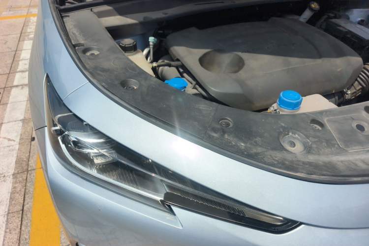 Used CHANGAN UNI-K 2023 2.0T Two-Wheel Drive Enjoyment Version Engine Bay Right