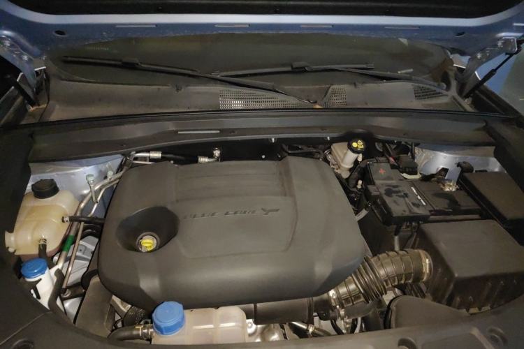 Used CHANGAN UNI-K 2023 2.0T Two-Wheel Drive Yue Ling Trim Engine Bay