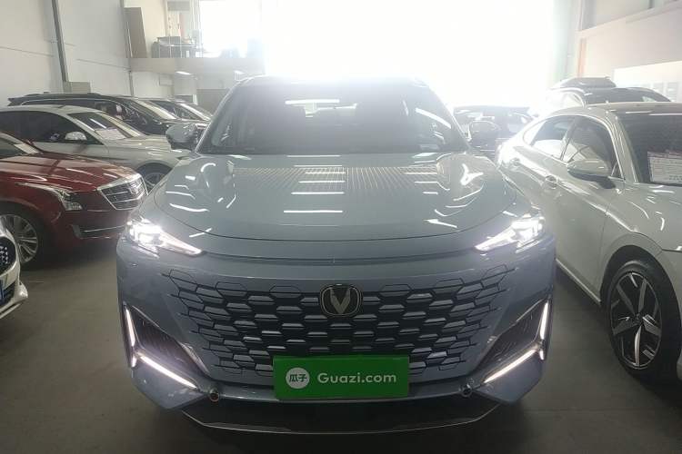 Used CHANGAN UNI-K 2023 2.0T Two-Wheel Drive Yue Ling Trim Exterior 1