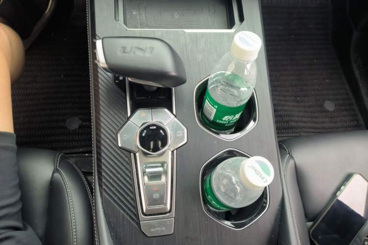 Used CHANGAN UNI-K 2023 2.0T Two-Wheel Drive Yue Ling Trim Gear Lever