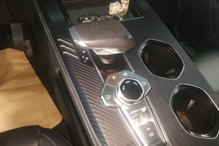 Used CHANGAN UNI-K 2023 2.0T Two-Wheel Drive Yue Ling Trim Gear Lever