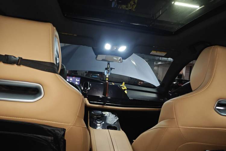 Used CHANGAN UNI-K 2023 2.0T Two-Wheel Drive Enjoyment Version Headliner