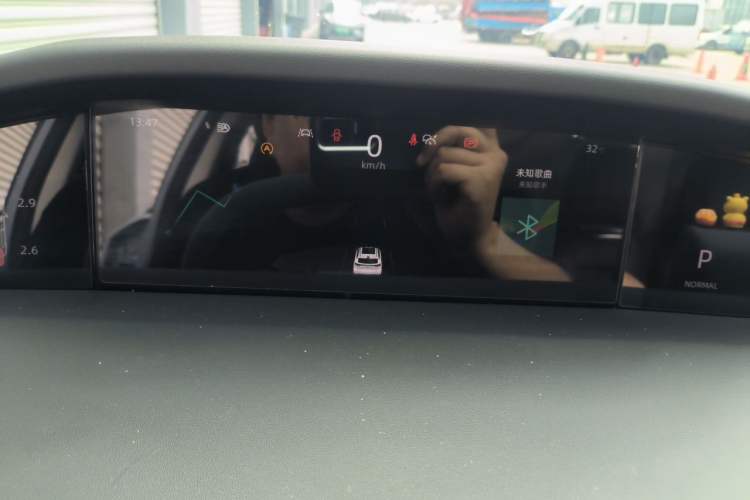Used CHANGAN UNI-K 2023 2.0T Two-Wheel Drive Yue Ling Trim Instrument Cluster