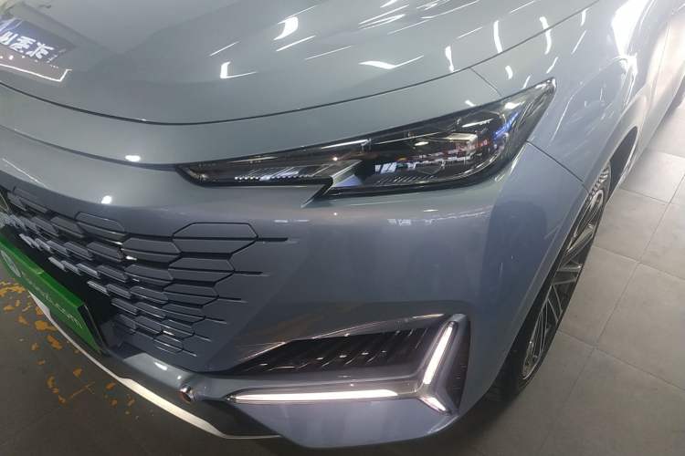 Used CHANGAN UNI-K 2023 2.0T Two-Wheel Drive Yue Ling Trim Left Front Headlight