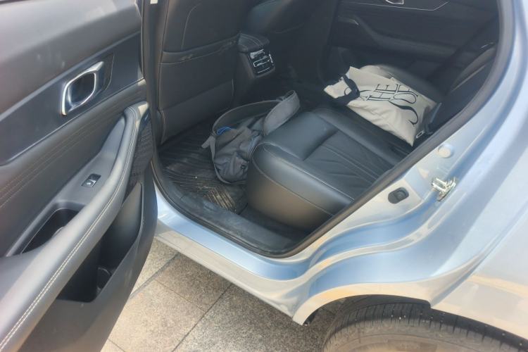 Used CHANGAN UNI-K 2023 2.0T Two-Wheel Drive Enjoyment Version Left Rear Seat