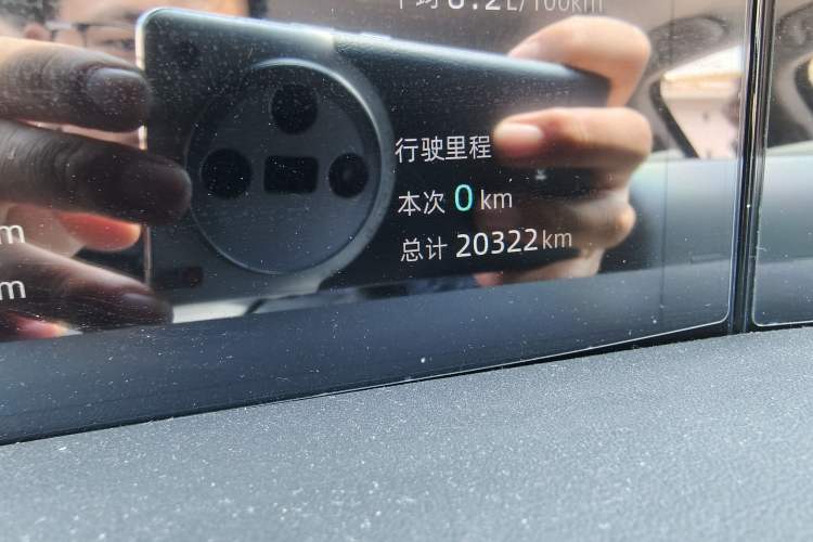 Used CHANGAN UNI-K 2023 2.0T Two-Wheel Drive Enjoyment Version Odometer Close Up