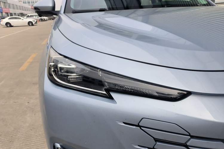 Used CHANGAN UNI-K 2023 2.0T Two-Wheel Drive Yue Ling Trim Right Front Headlight