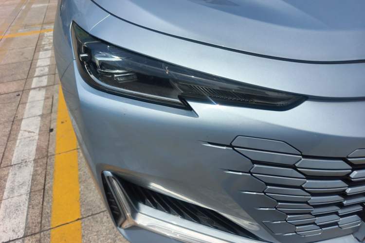 Used CHANGAN UNI-K 2023 2.0T Two-Wheel Drive Enjoyment Version Right Front Headlight