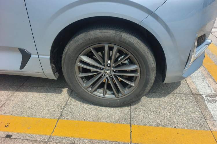 Used CHANGAN UNI-K 2023 2.0T Two-Wheel Drive Enjoyment Version Right Front Wheel Hub