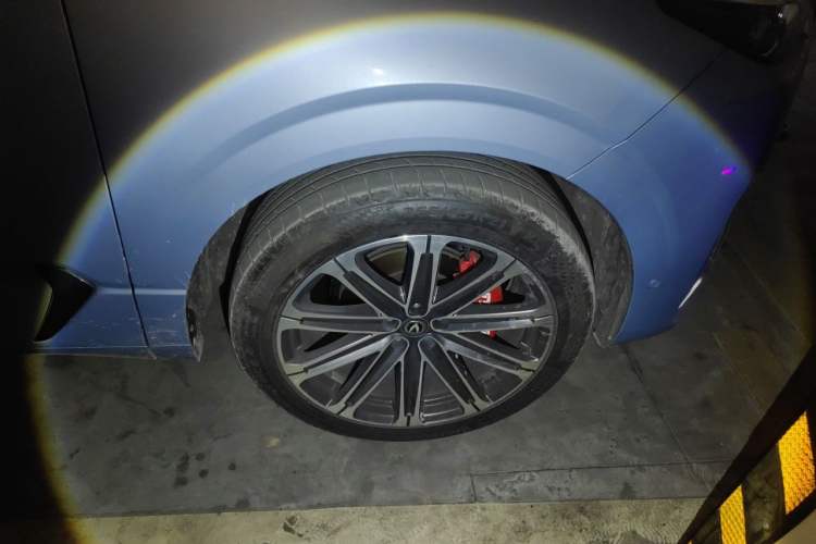 Used CHANGAN UNI-K 2023 2.0T Two-Wheel Drive Yue Ling Trim Right Front Wheel Hub