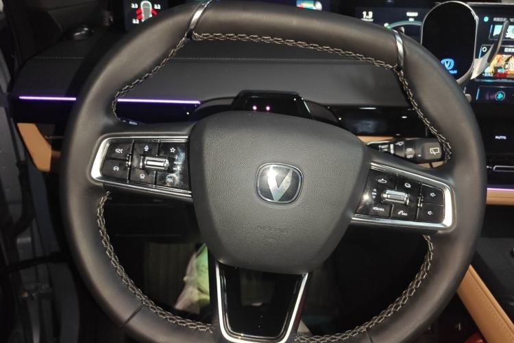 Used CHANGAN UNI-K 2023 2.0T Two-Wheel Drive Enjoyment Version Steering Wheel