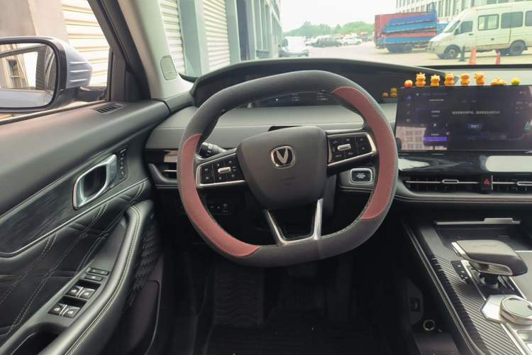 Used CHANGAN UNI-K 2023 2.0T Two-Wheel Drive Yue Ling Trim Steering Wheel