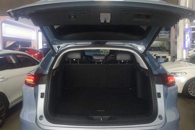 Used CHANGAN UNI-K 2023 2.0T Two-Wheel Drive Yue Ling Trim Trunk