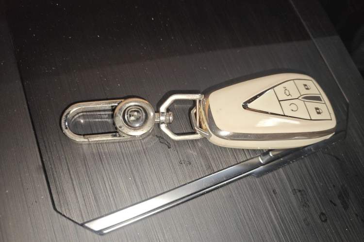 Used CHANGAN UNI-K 2023 2.0T Two-Wheel Drive Enjoyment Version Vehicle Key