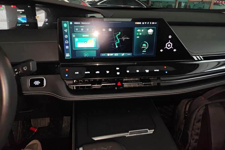 Used CHANGAN UNI-K 2023 2.0T Two-Wheel Drive YueShang Trim Audio And AC Panel