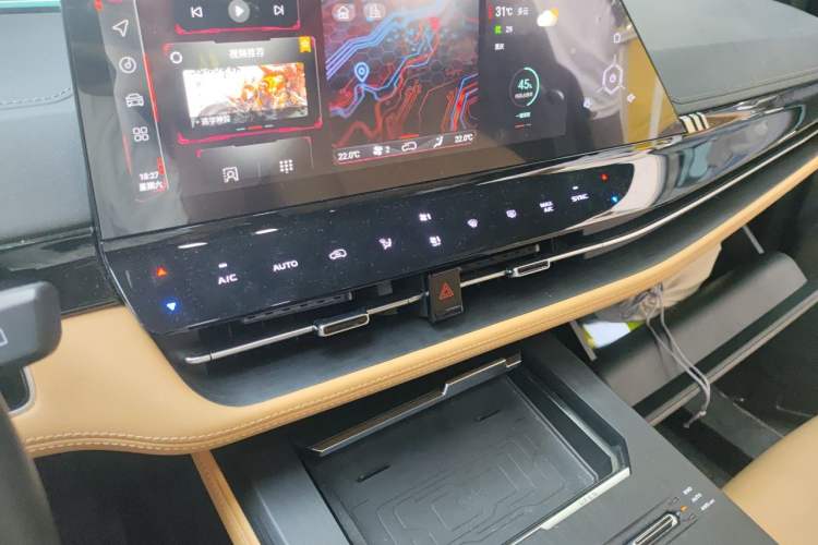 Used CHANGAN UNI-K 2023 2.0T All-Wheel-Drive Enjoyment Version Audio And AC Panel