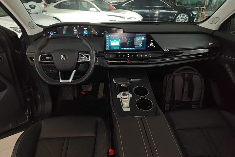 Used CHANGAN UNI-K 2023 2.0T Two-Wheel Drive YueShang Trim Center Console