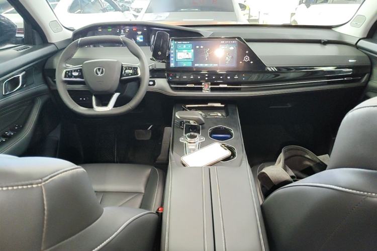 Used CHANGAN UNI-K 2023 2.0T Two-Wheel Drive YueShang Trim Center Console