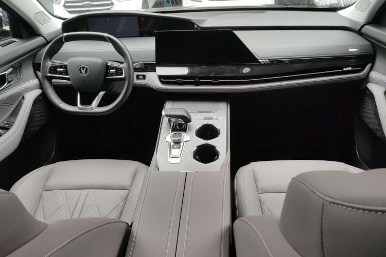 Used CHANGAN UNI-K 2023 2.0T All-Wheel-Drive Enjoyment Version Center Console