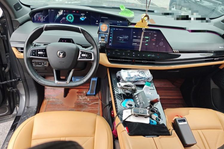 Used CHANGAN UNI-K 2023 2.0T Two-Wheel Drive Enjoyment Version Center Console