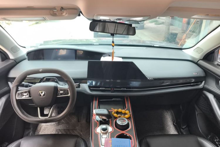 Used CHANGAN UNI-K 2023 2.0T Two-Wheel Drive Enjoyment Version Center Console