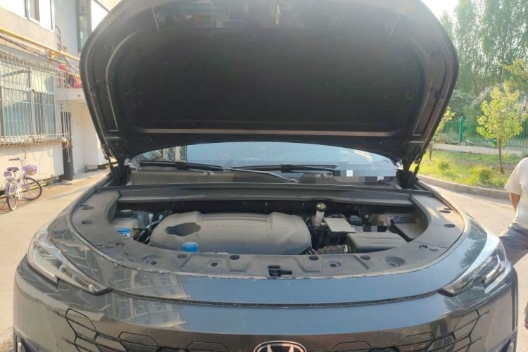 Used CHANGAN UNI-K 2023 2.0T All-Wheel-Drive Enjoyment Version Engine Bay
