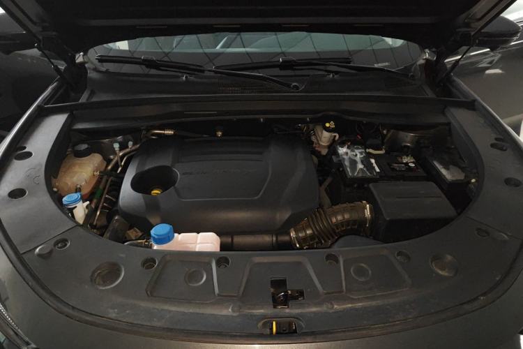 Used CHANGAN UNI-K 2023 2.0T Two-Wheel Drive YueShang Trim Engine Bay