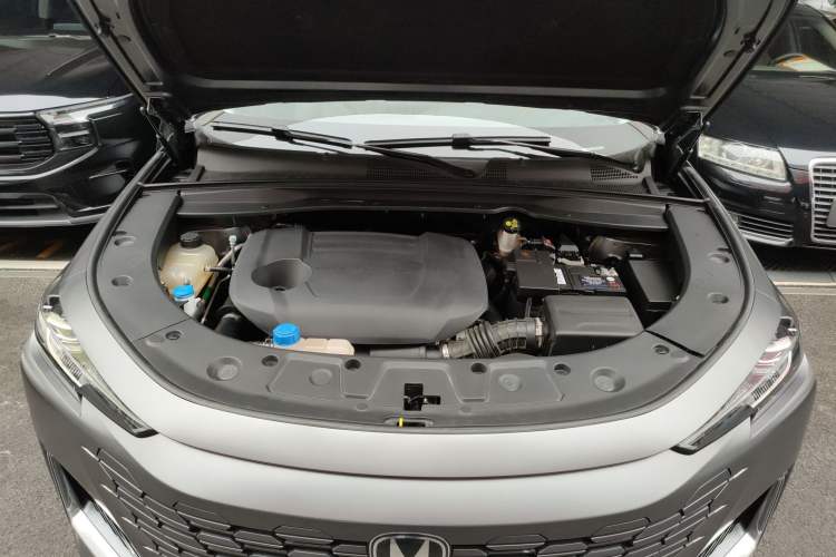 Used CHANGAN UNI-K 2023 2.0T All-Wheel-Drive Enjoyment Version Engine Bay
