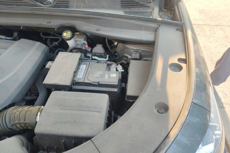 Used CHANGAN UNI-K 2023 2.0T All-Wheel-Drive Enjoyment Version Engine Bay Left