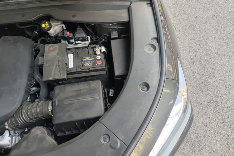 Used CHANGAN UNI-K 2023 2.0T All-Wheel-Drive Enjoyment Version Engine Bay Left
