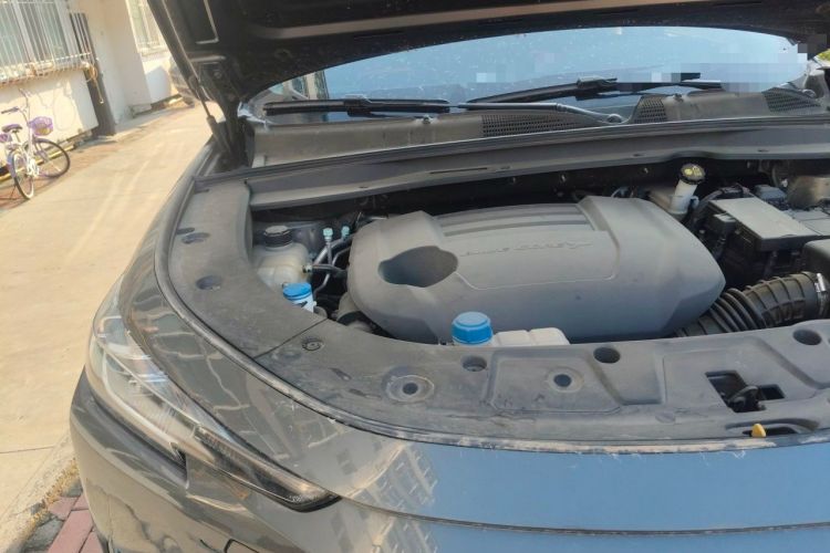 Used CHANGAN UNI-K 2023 2.0T All-Wheel-Drive Enjoyment Version Engine Bay Right