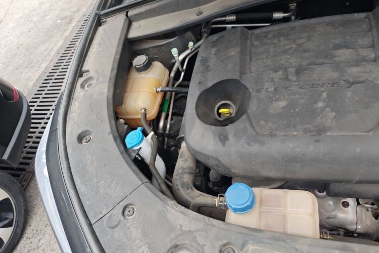 Used CHANGAN UNI-K 2023 2.0T Two-Wheel Drive Enjoyment Version Engine Bay Right