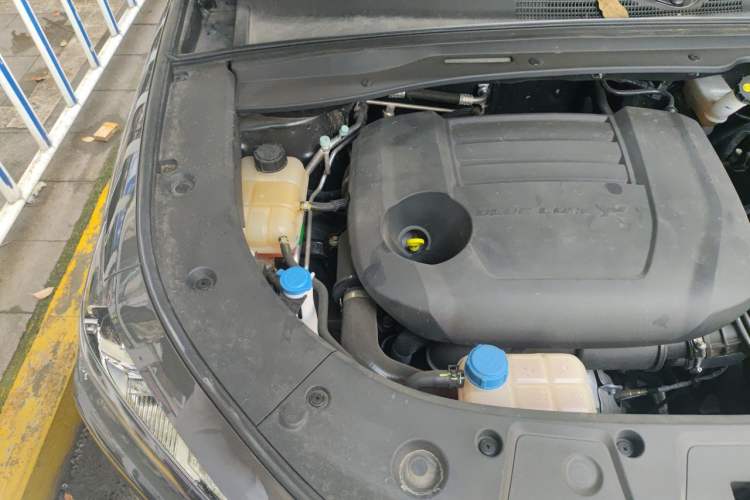 Used CHANGAN UNI-K 2023 2.0T All-Wheel-Drive Enjoyment Version Engine Bay Right