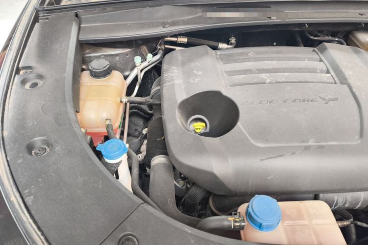 Used CHANGAN UNI-K 2023 2.0T Two-Wheel Drive Enjoyment Version Engine Bay Right